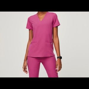 NWT Figs Casma Electric Orchid 3 Pocket Scrub Top